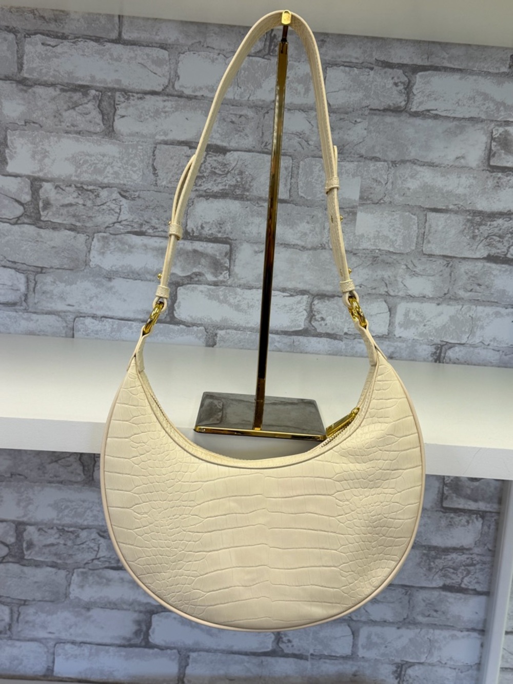 JW PEI Carly Saddle Bag in Ivory Croc Like New Condition Chic Elegant Capsule - Picture 8 of 17